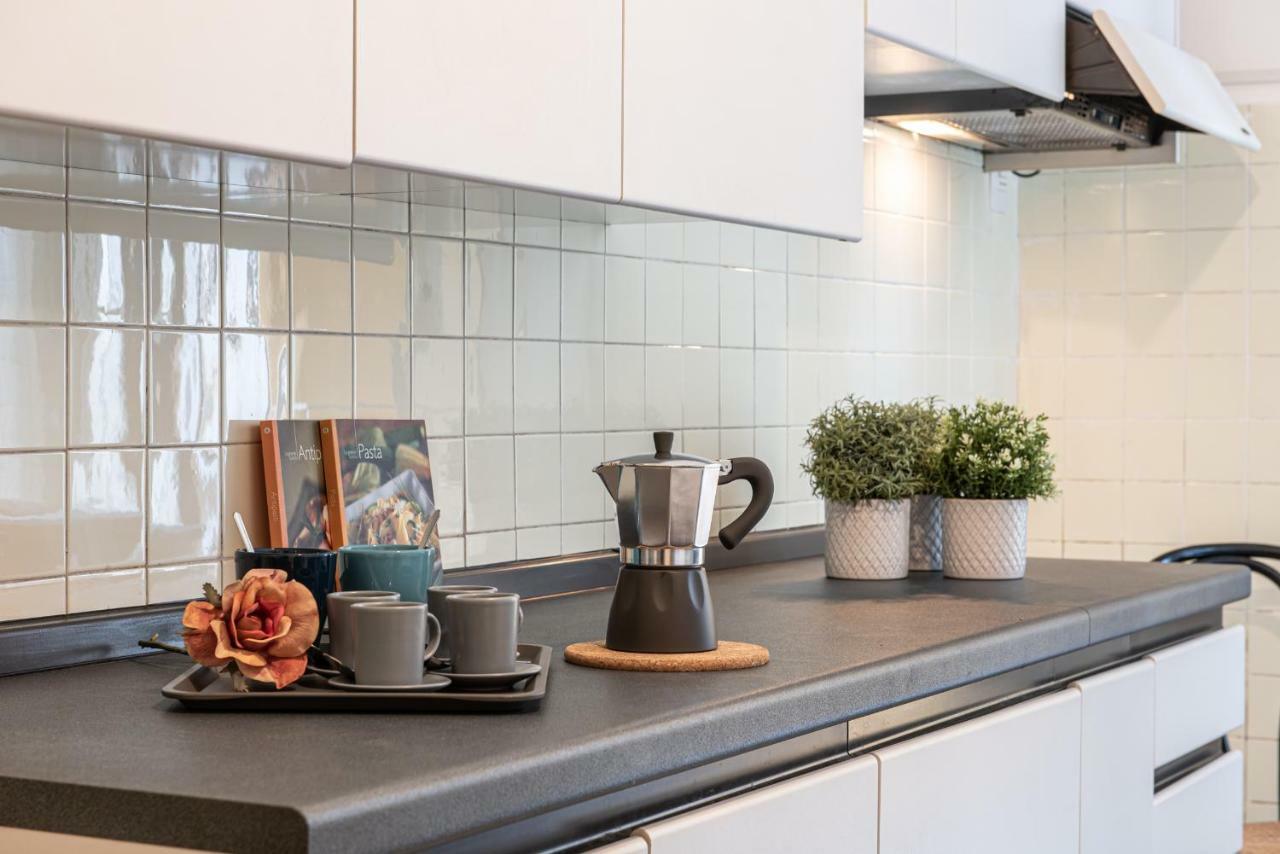 Joivy Sophisticated 3-Bed Flat With Desk Lejlighed Milano Eksteriør billede